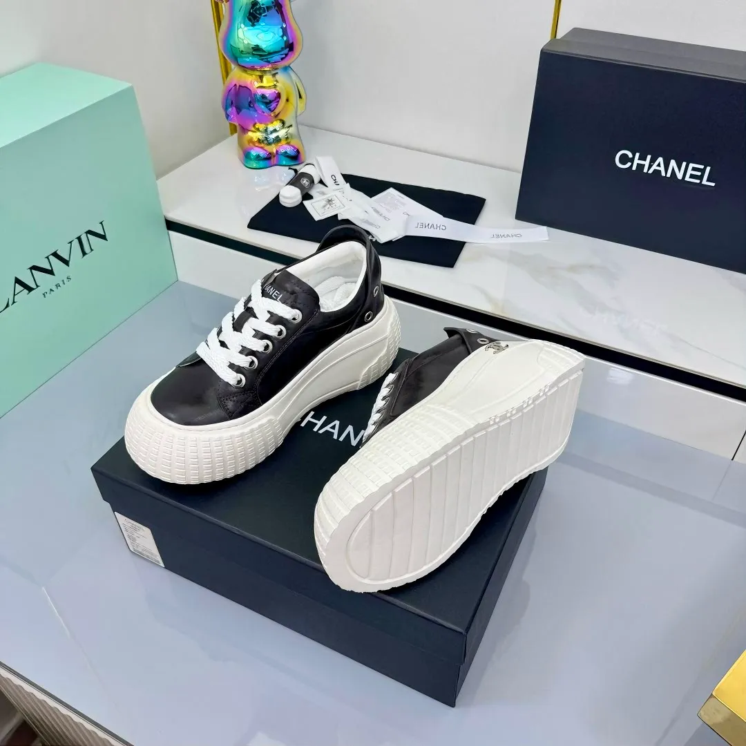 👟👟Ex-factory price 640👟👟 Chanel bread shoes ~ original calfskin panda shoes Chanel 25C latest hot style panda black and white sports shoes casual sneakers Xiaoxiang hot item classic black and white panda color coco girls must pay Fabric: original custom mixed sheepskin lining: original imported breathable mesh lining outsole: Original molded rubber + TPU combination Size: Women's 35-41